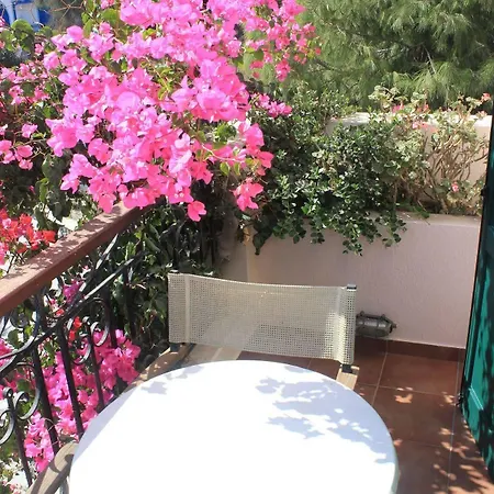 Costa Marina Fira (Santorini)