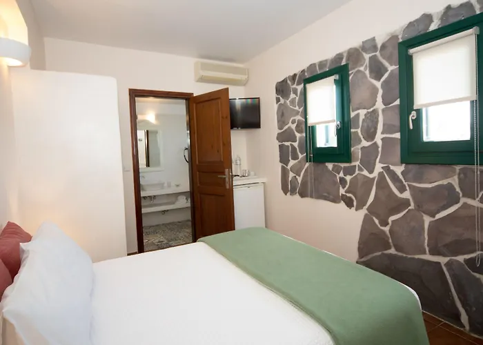 Costa Marina Pensionat Fira (Santorini)