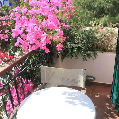 Costa Marina Fira (Santorini)